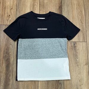 Abercrombie & Fitch Kids Tri-Tone Tee in Black, Gray, and White | size 9/10